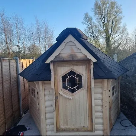 Sarahs At Pheasant Lane דירה *