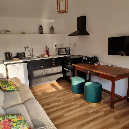 Sarahs At Pheasant Lane Raistin