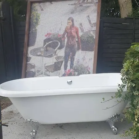 Sarahs At Pheasant Lane דירה *